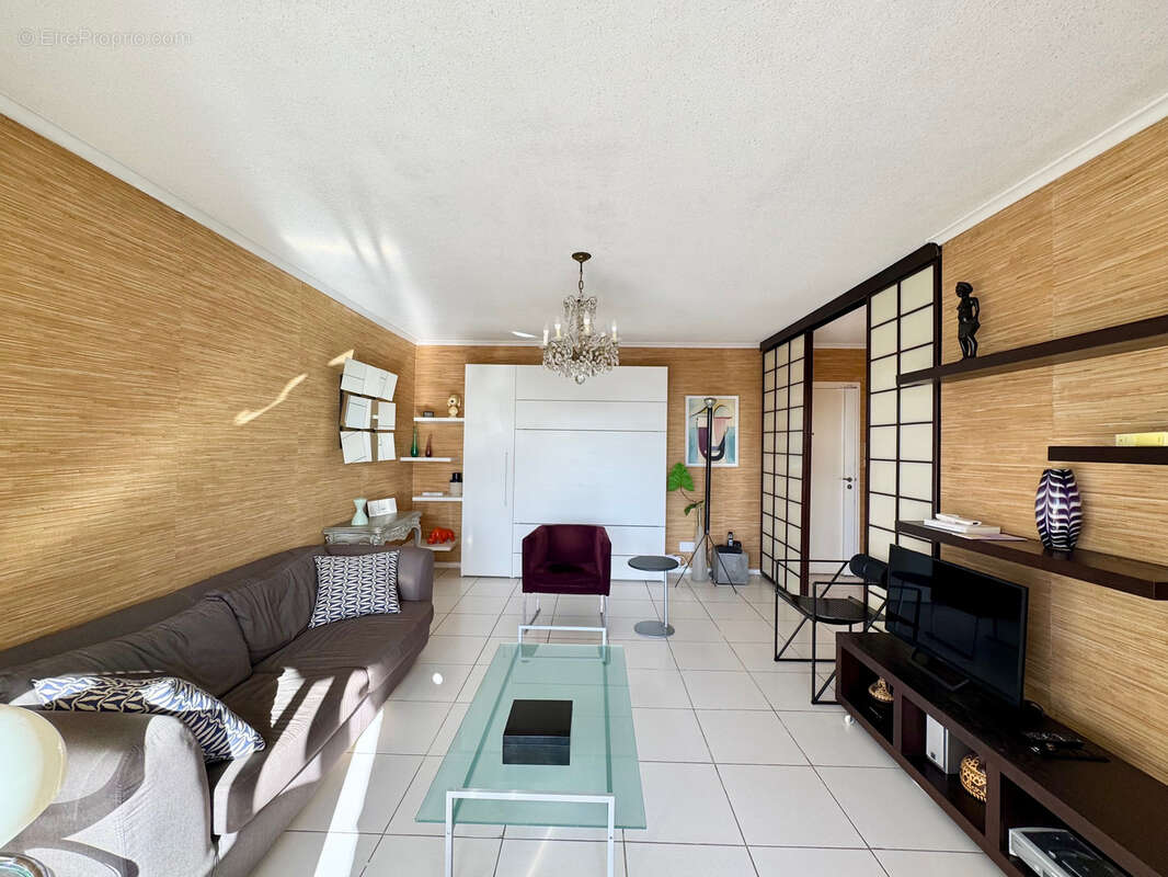 Appartement à VALLAURIS