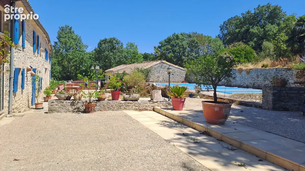 Maison 9 pièces 253 m² à vendre à Germond-Rouvre (79220) - photo 3