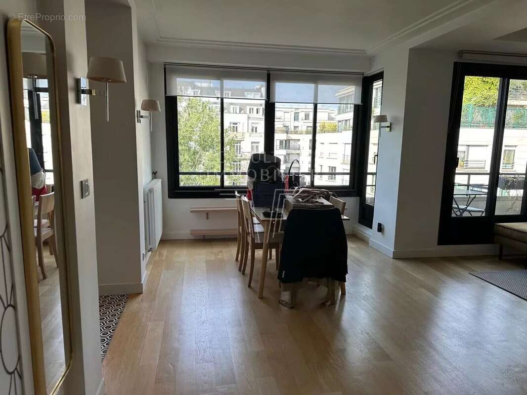 Appartement à PARIS-16E