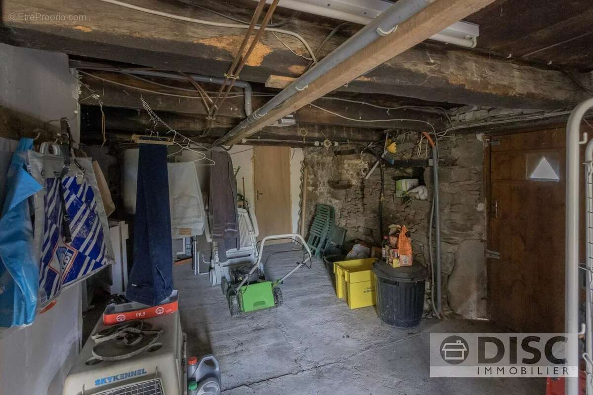 Ensemble de deux maisonnettes, grand atelier et hangar autour d’une cour intérieure - photo 18