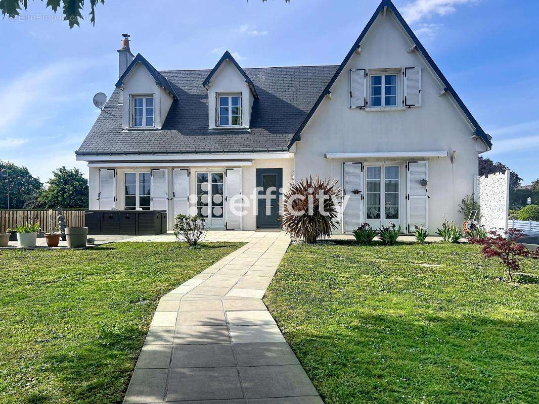 Maison à NOTRE-DAME-D'OE