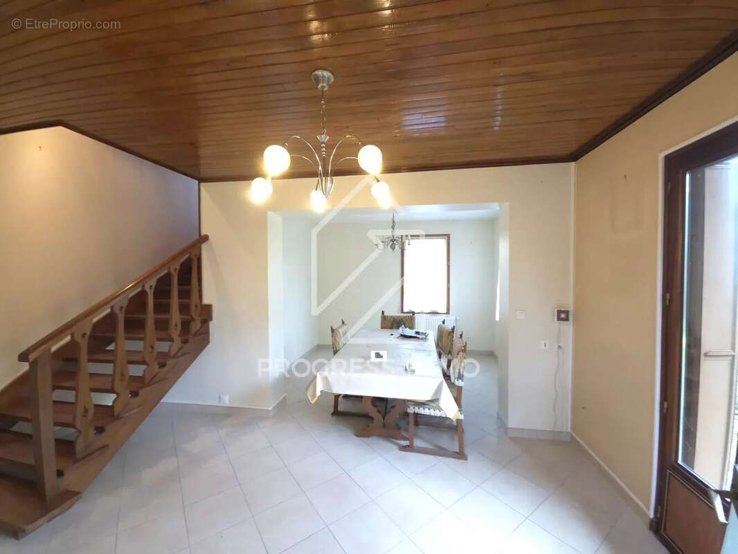 Maison à COMBS-LA-VILLE