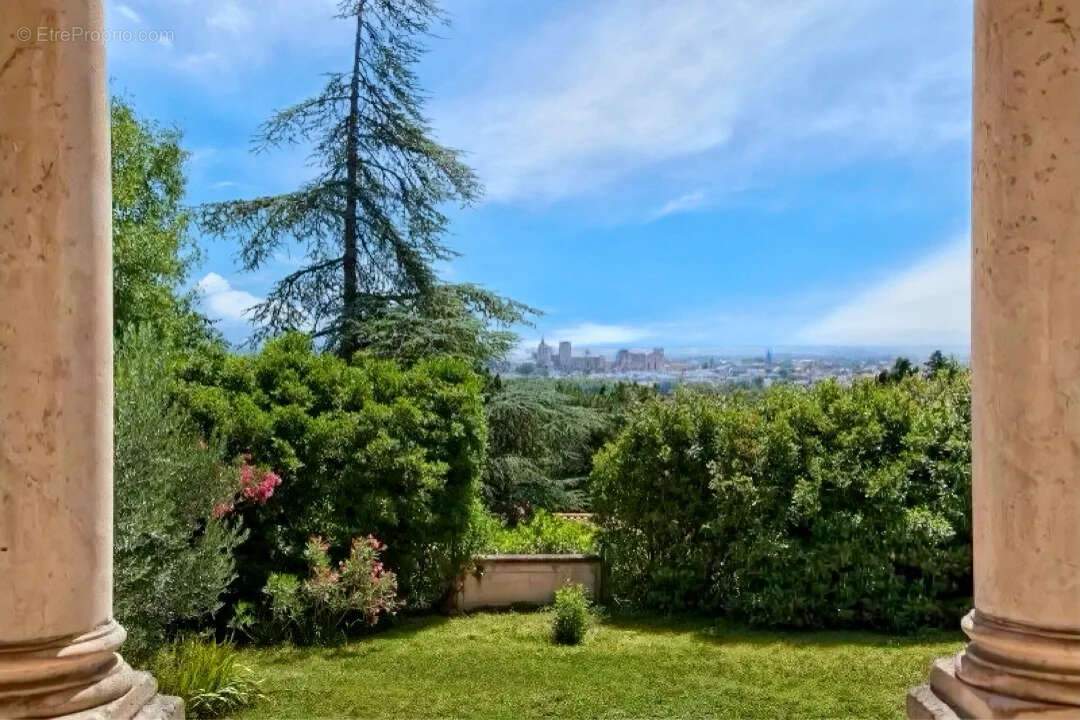 Appartement à VILLENEUVE-LES-AVIGNON