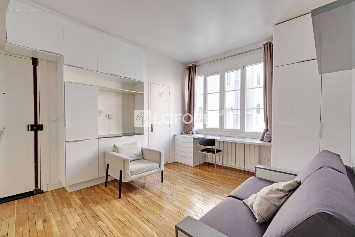 Appartement à PARIS-14E