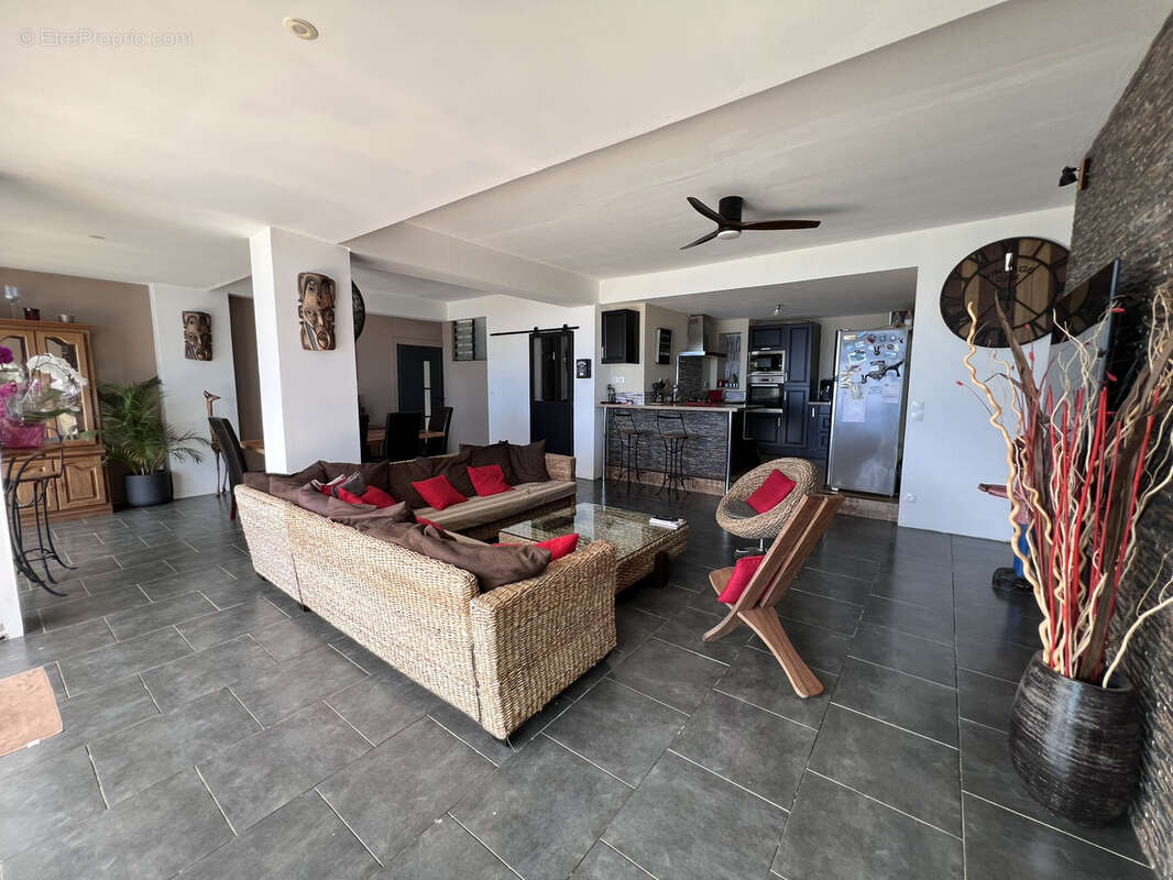 Maison à LES TROIS-BASSINS