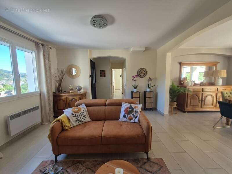 Maison à SOLLIES-VILLE