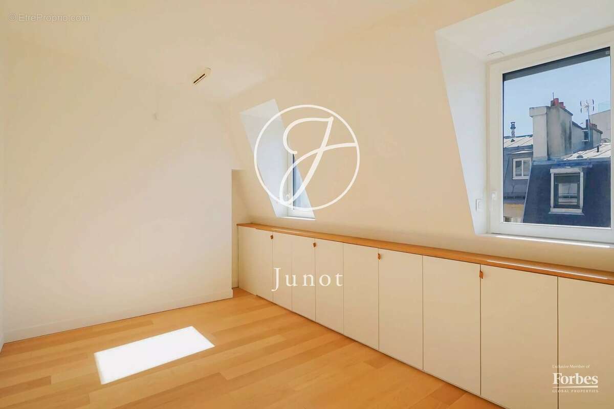 Appartement à PARIS-8E