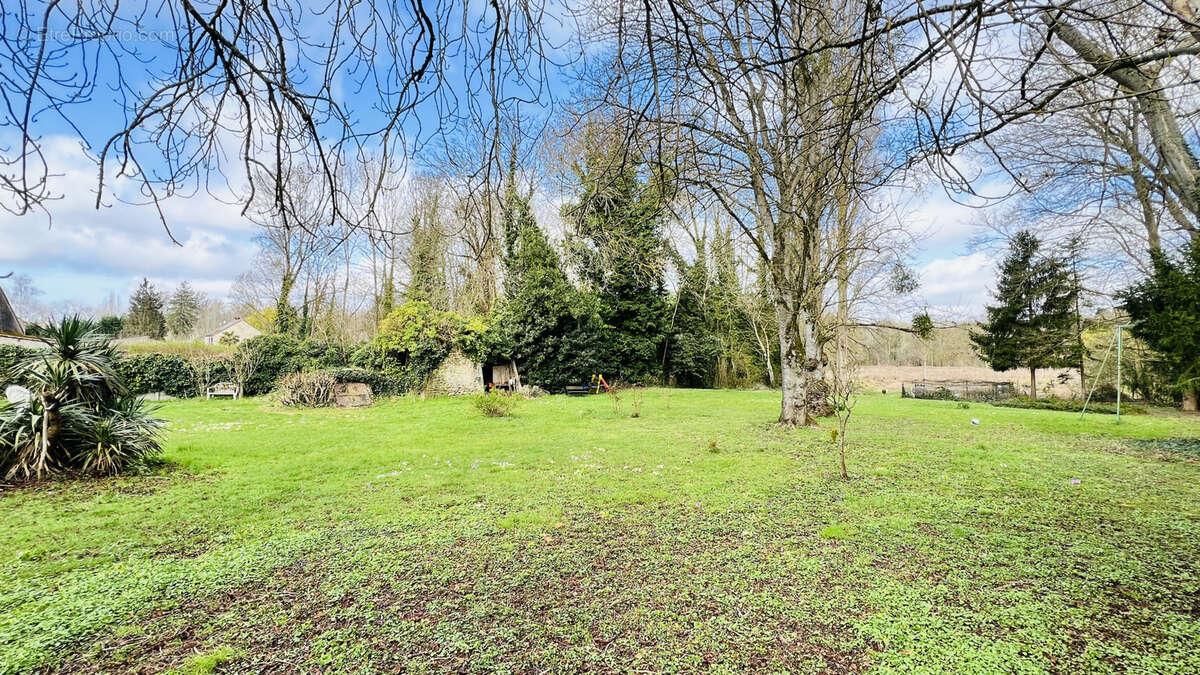 Terrain à VAYRES-SUR-ESSONNE