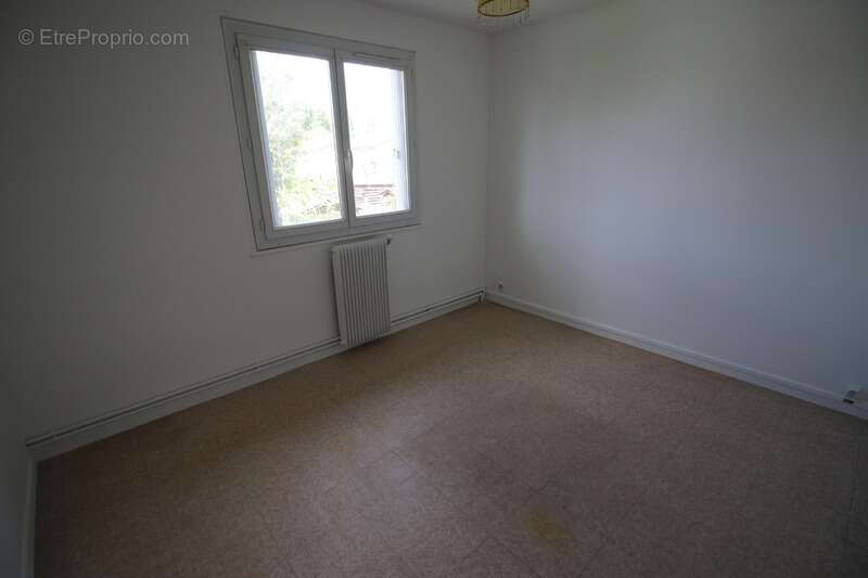 Maison à SAINT-SULPICE-DE-FALEYRENS