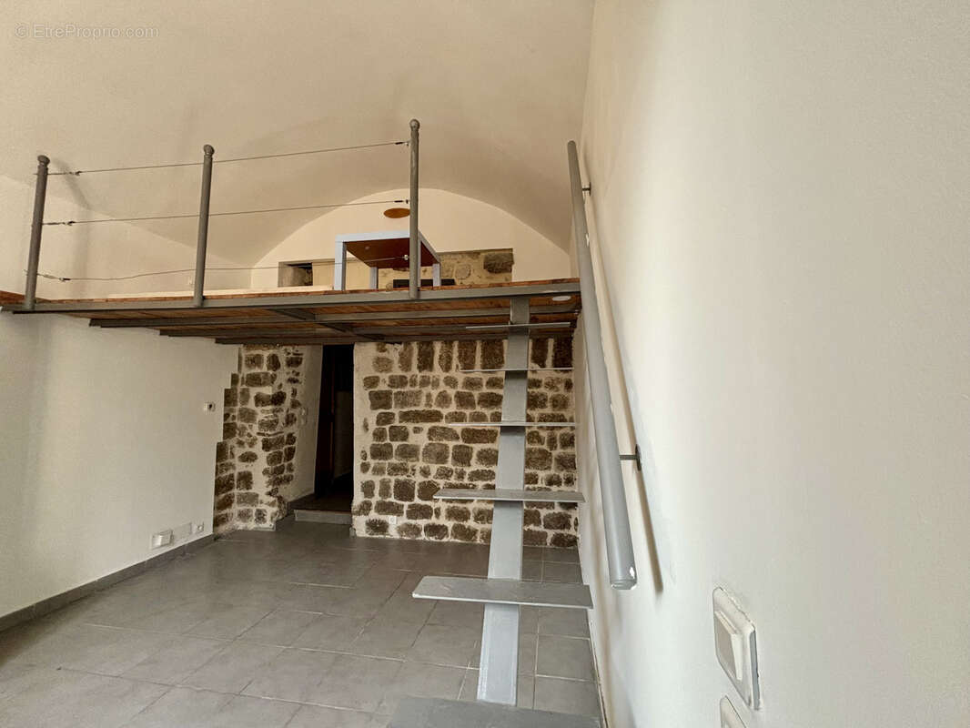 Appartement à PEILLE