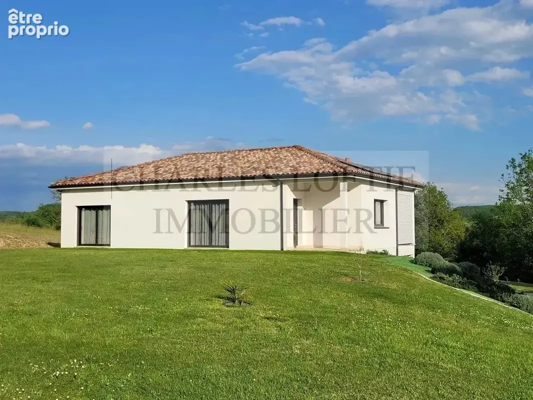 Superbe et spacieuse maison contemporaine située à proximité de Montcuq, dans la région du Quercy blanc, sur un terrain de 3 276 - photo 15