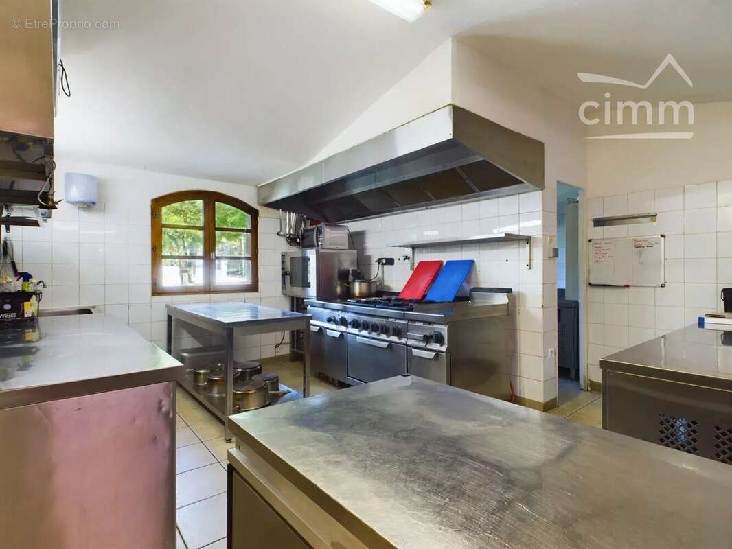 Commerce à SAINT-PAUL-LE-JEUNE