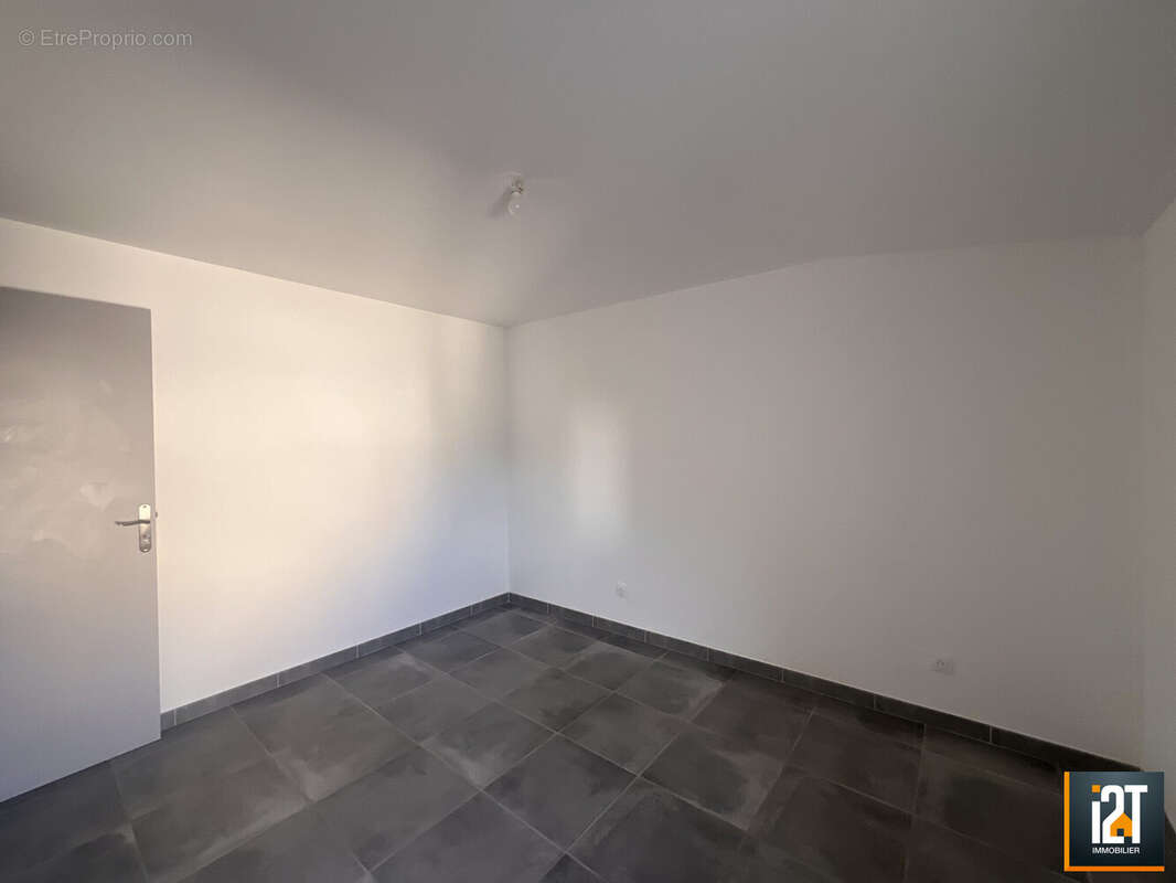 Maison à LA ROUVIERE