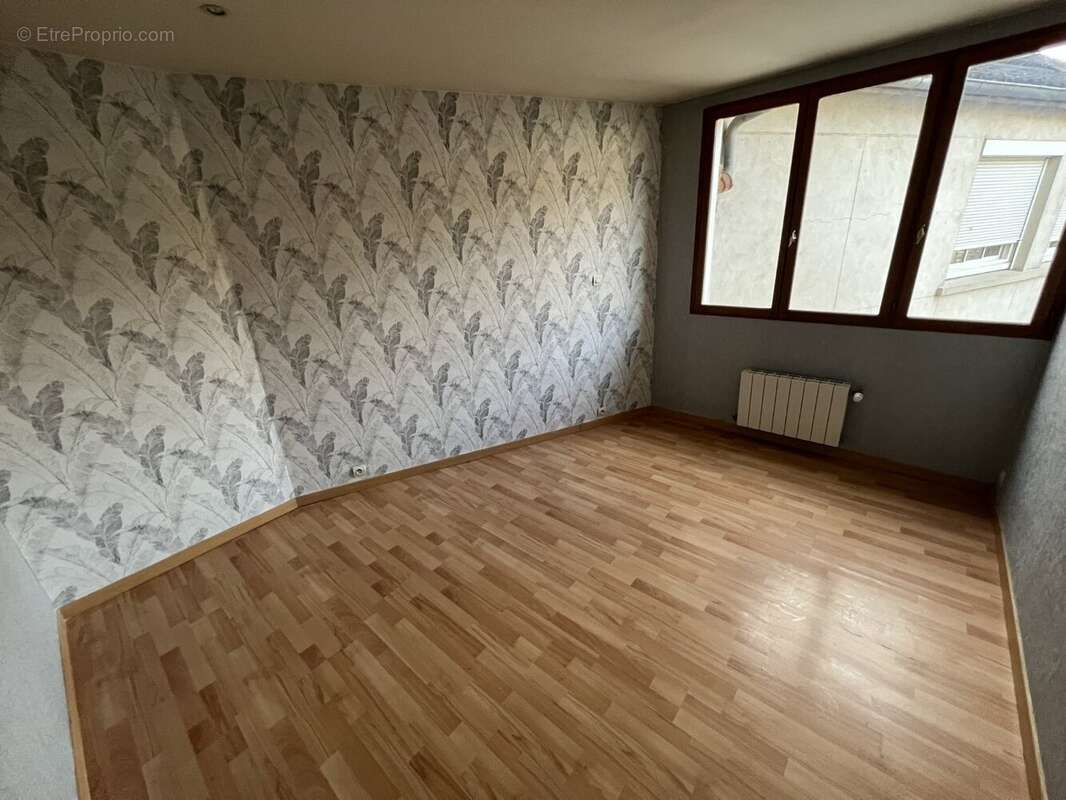 Appartement à BRUYERES-LE-CHATEL