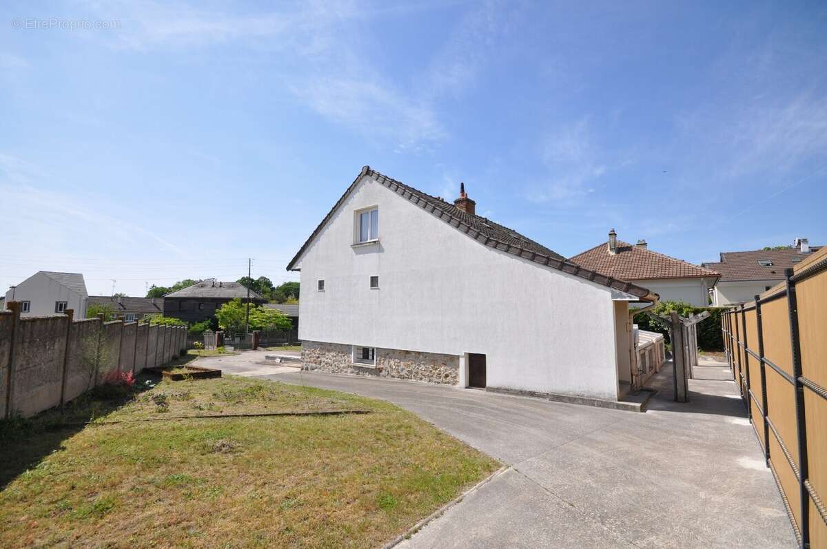Maison à BRUYERES-LE-CHATEL