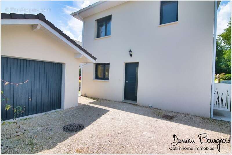 Maison à SAINT-GENIS-POUILLY