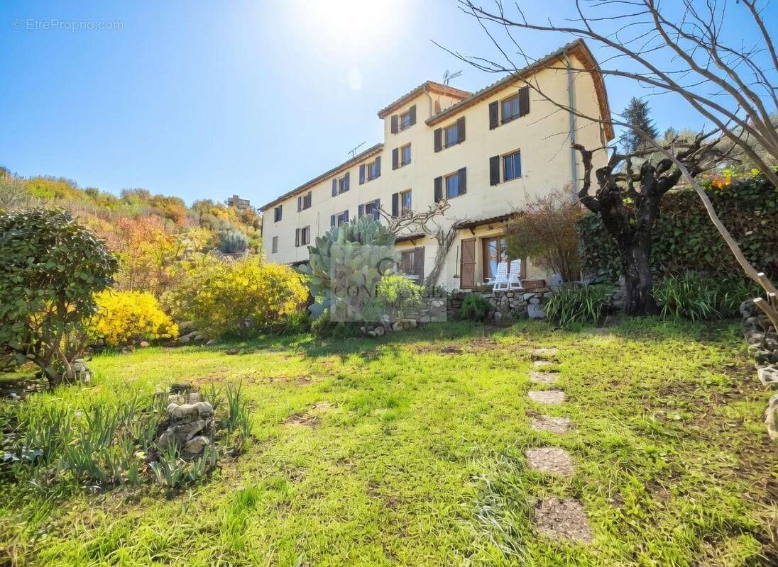 Appartement à CONTES