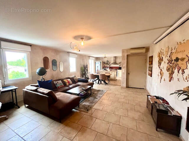 Appartement à L'ISLE-SUR-LA-SORGUE