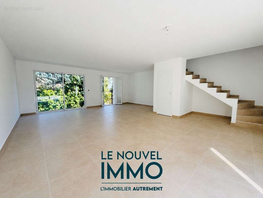 Maison 91 m² à Rognac  - photo 2