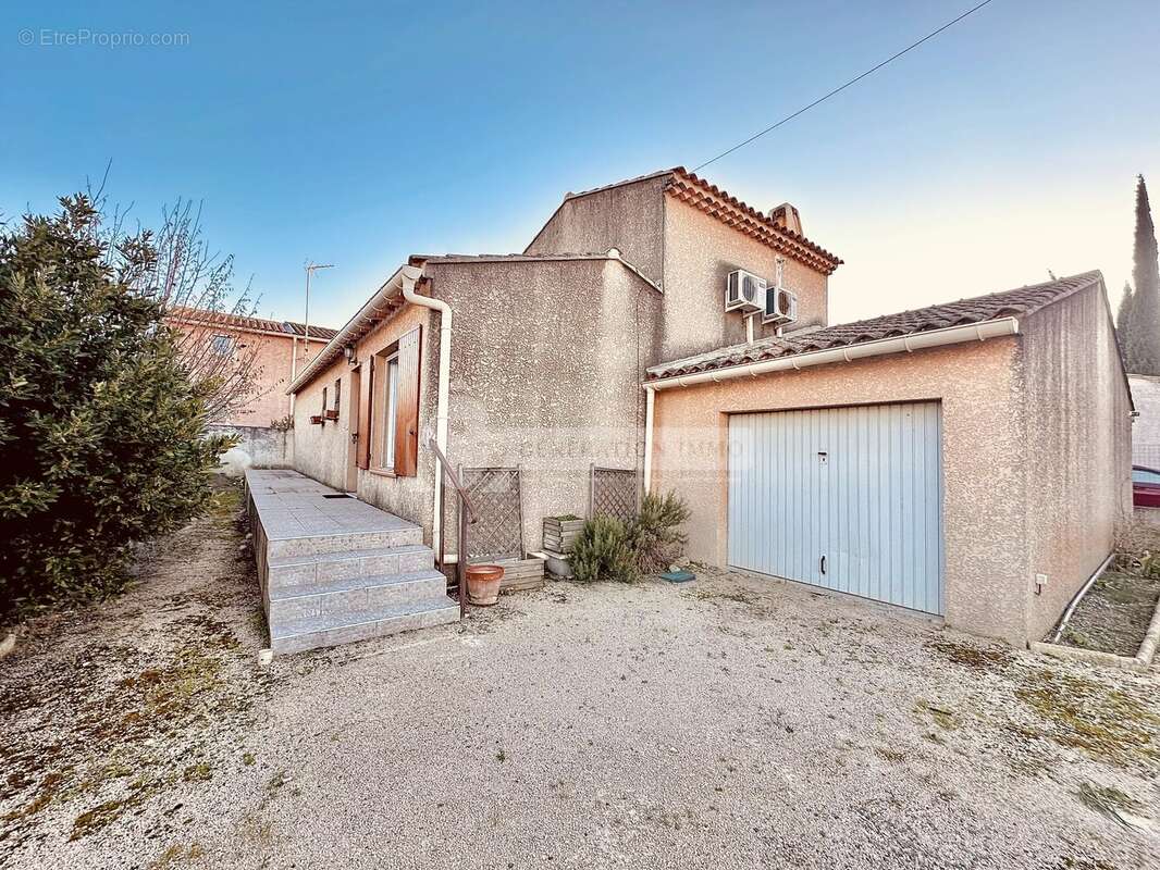 Maison à FONTVIEILLE