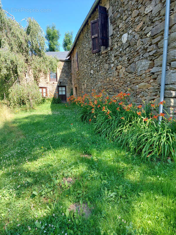 Coup de cœur assuré pour cette propriété de caractère avec grange, écurie et terrain attenant, située dans un - photo 24