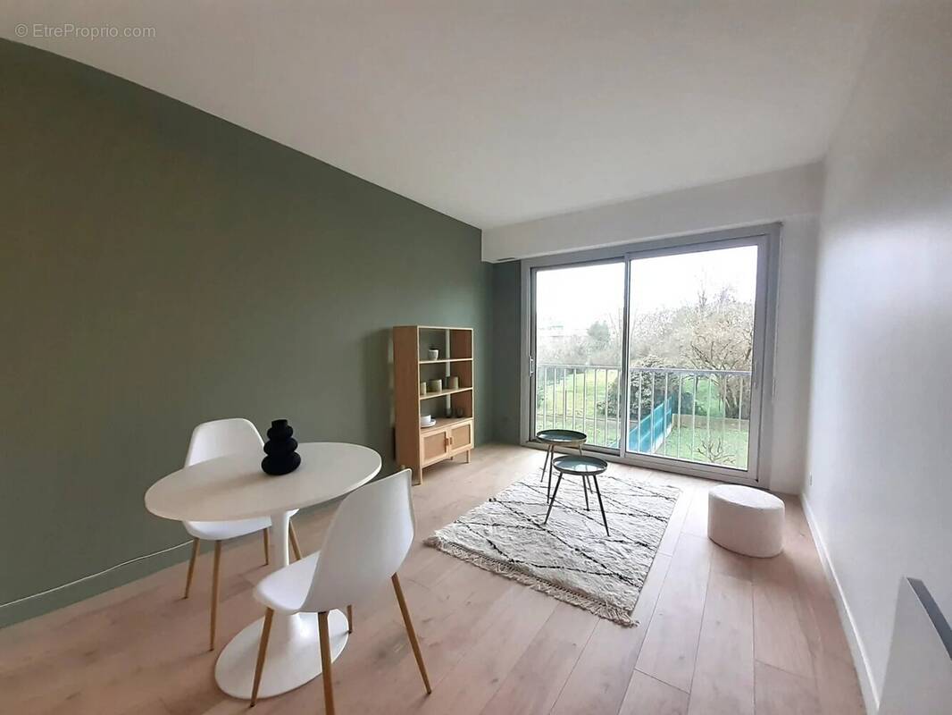 Appartement à SARTROUVILLE