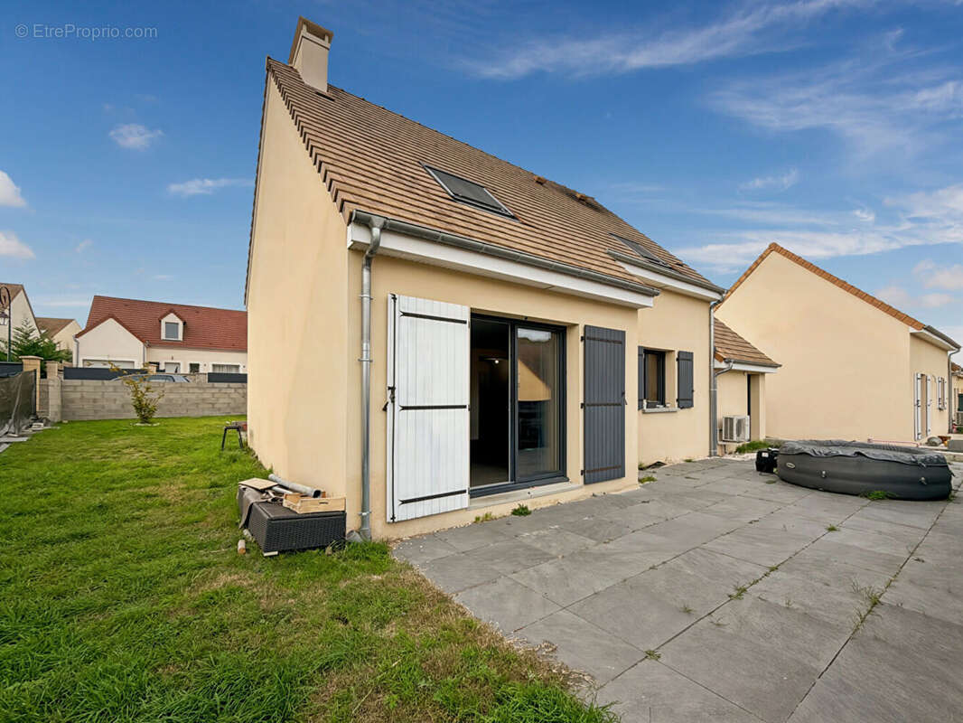 Maison à FOLLAINVILLE-DENNEMONT