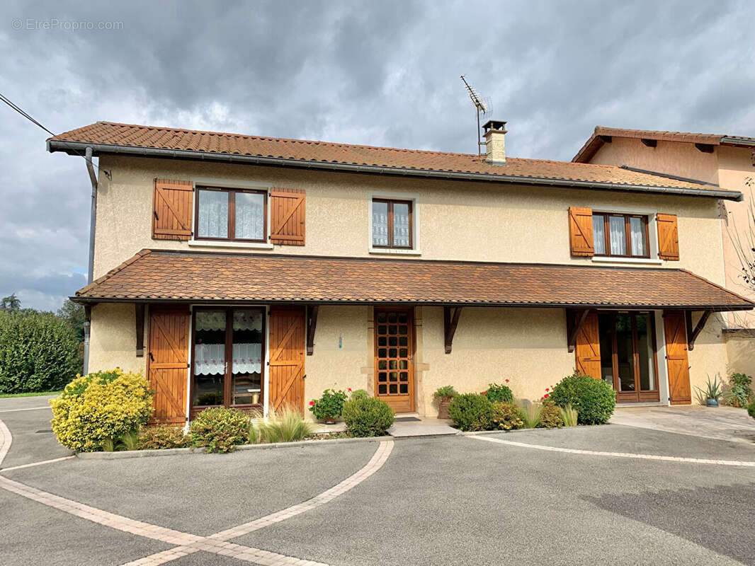 Appartement à MEYRIE