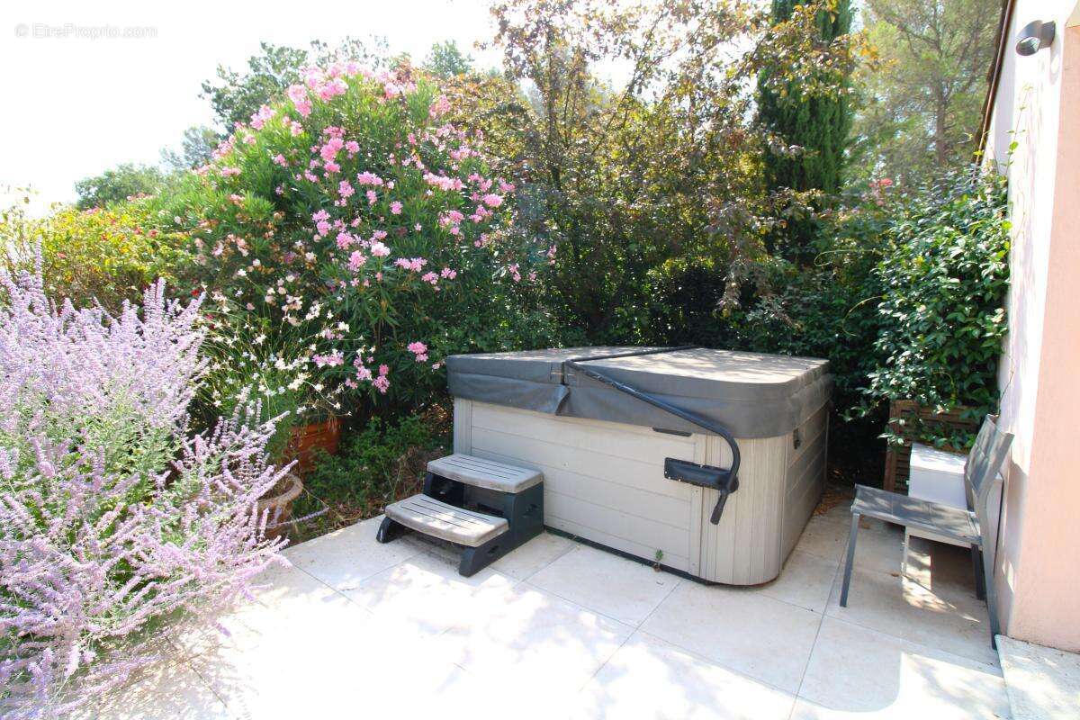 Maison 260 m² à Peynier  - photo 18
