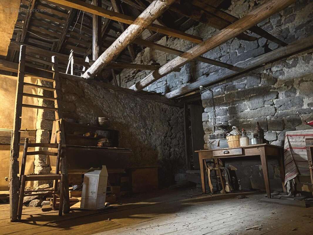   - Maison à JAUJAC
