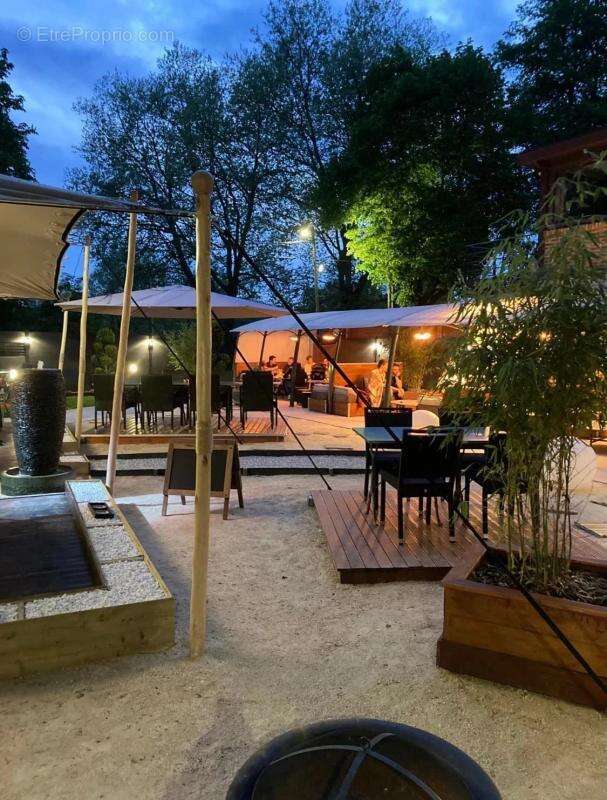 Commerce à CHALIFERT