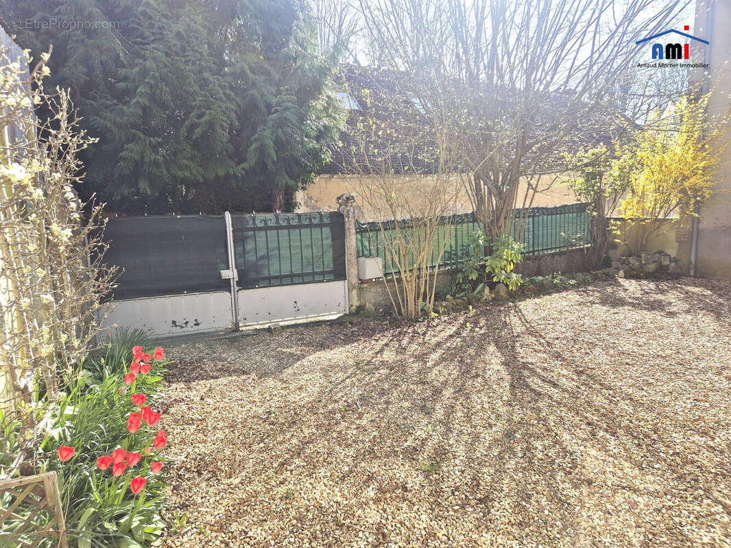 Maison à MOUTIERS-AU-PERCHE