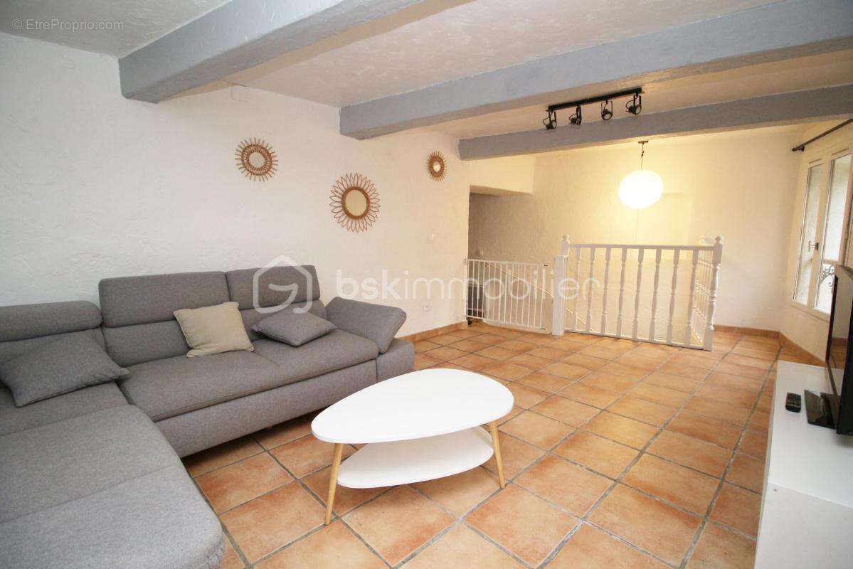 Appartement à GILETTE