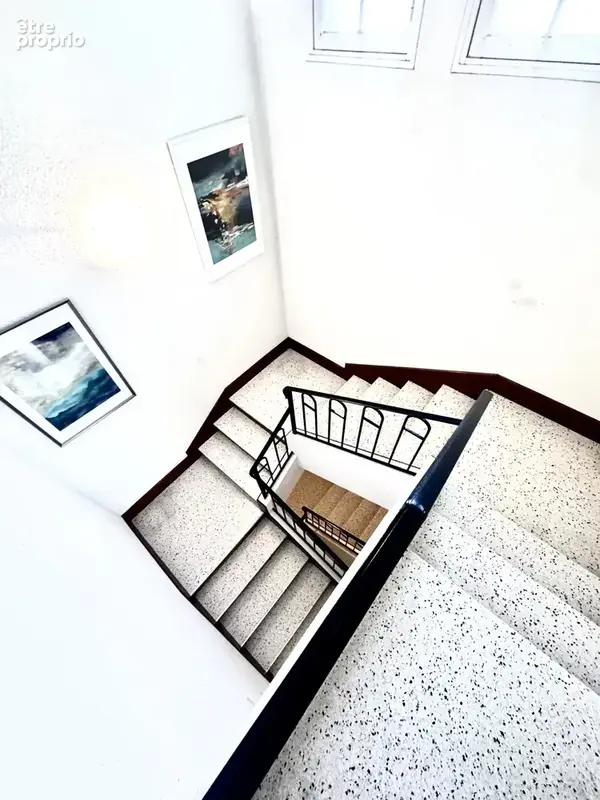 Appartement de standing avec trois chambres  et  grande terrasse couverte en centre ville de Carcassonne - photo 8
