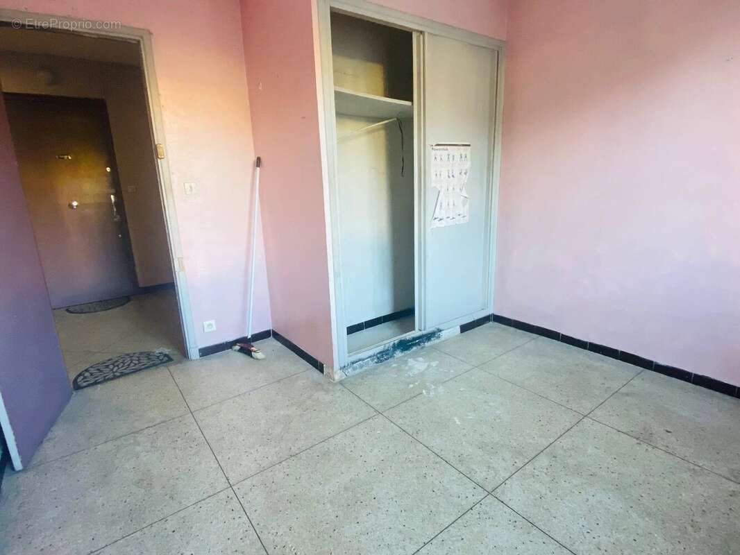 Appartement à MARSEILLE-4E