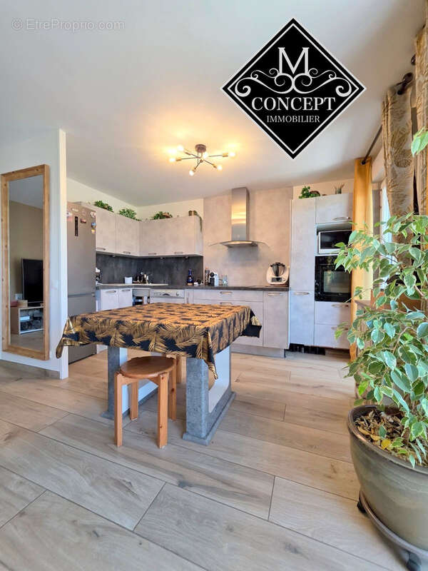 Appartement à POISY