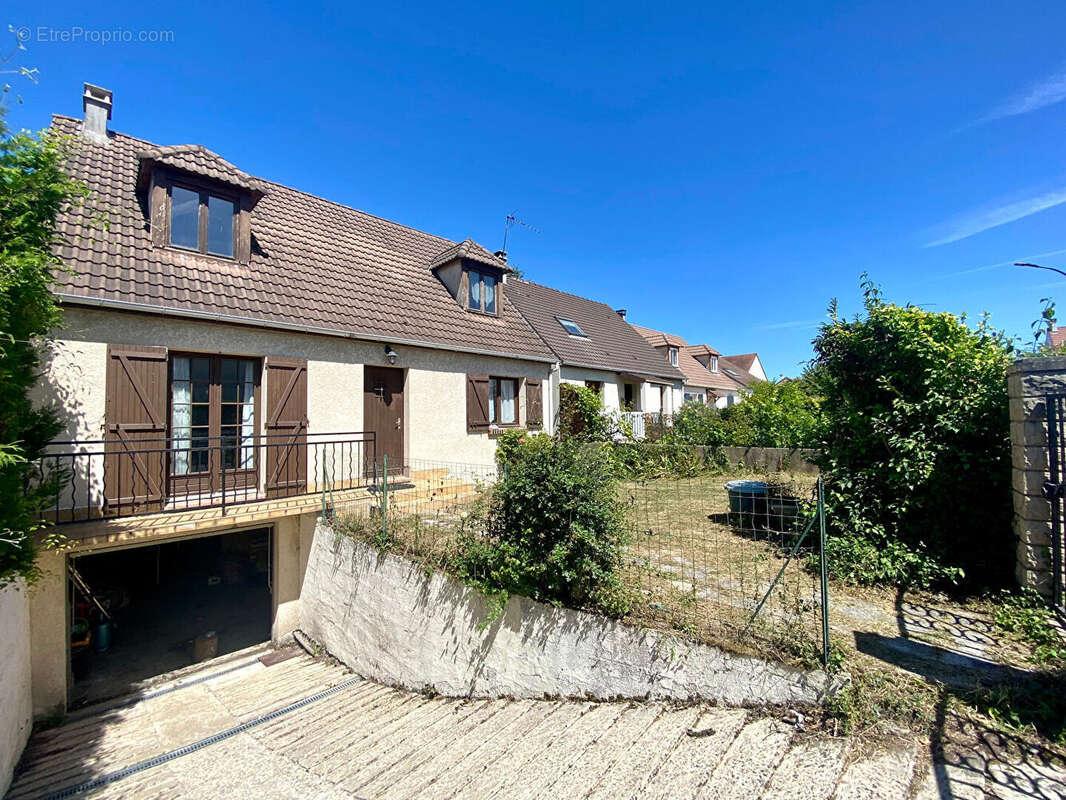 Maison à SARTROUVILLE