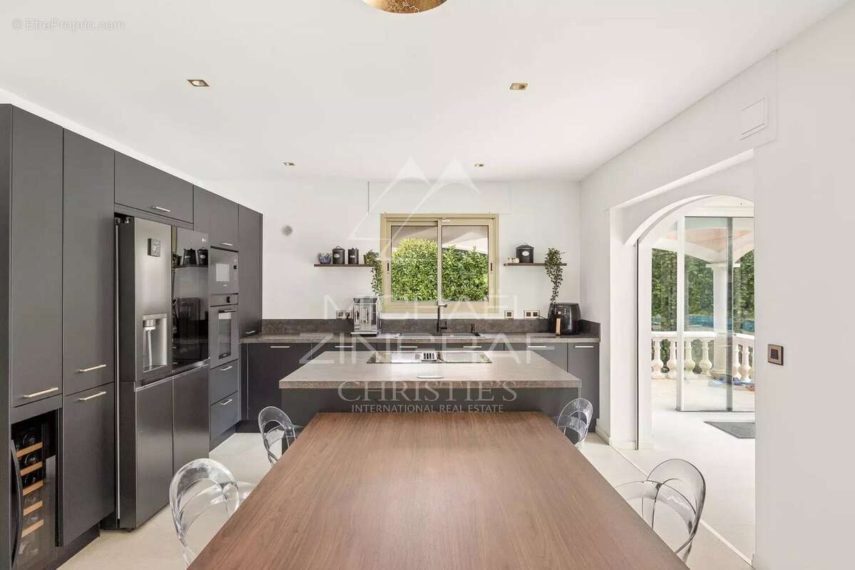 Maison à ROQUEFORT-LES-PINS