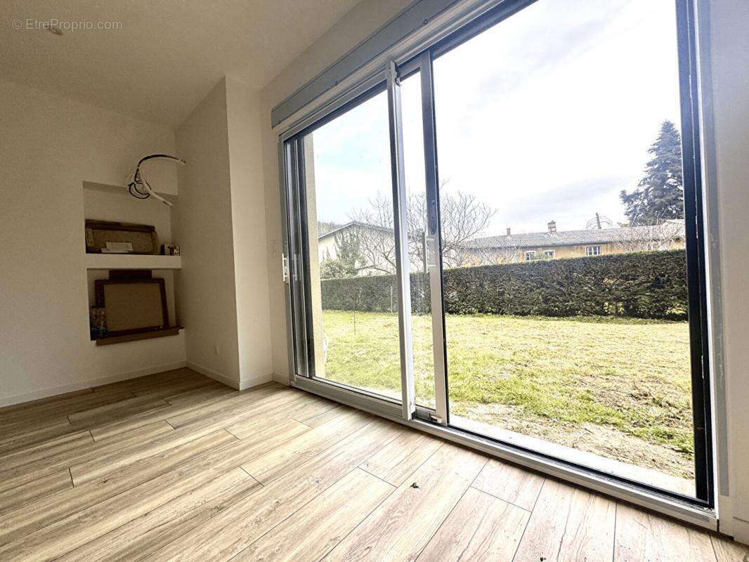 Appartement à SEREZIN-DU-RHONE