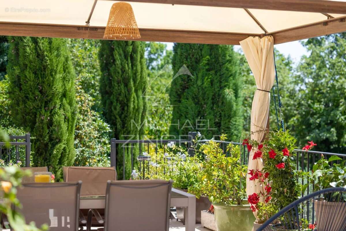 Exclusivité - Luberon - Belle propriété avec piscine et dépendances - photo 2