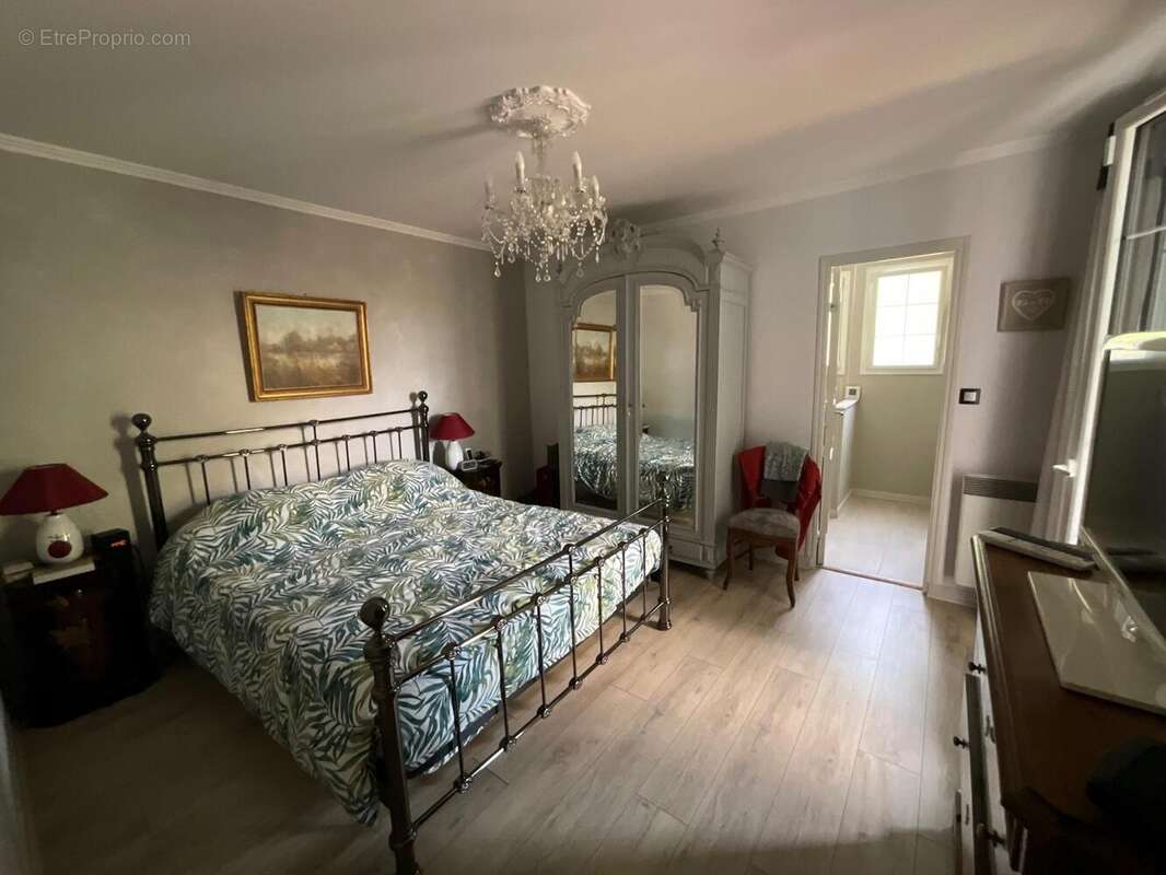 Maison 168 m² à Mehun-Sur-Yevre  - photo 5