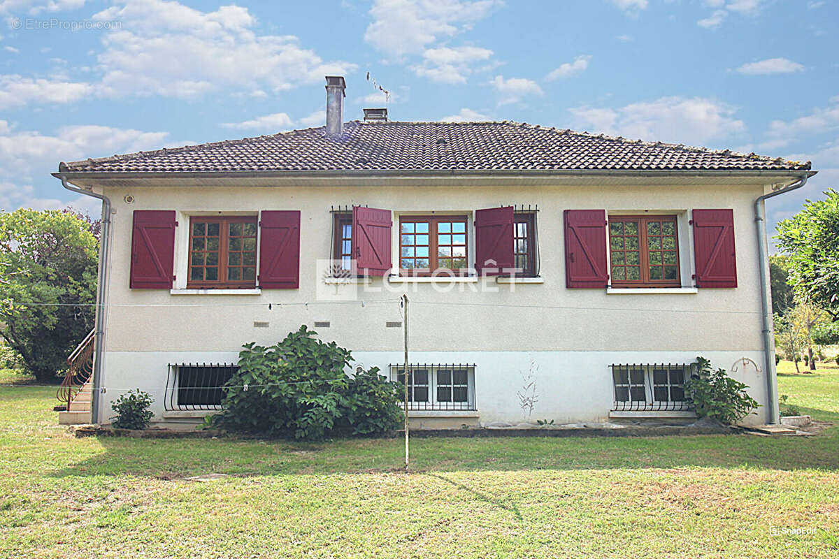 Maison à CONDAT-SUR-TRINCOU