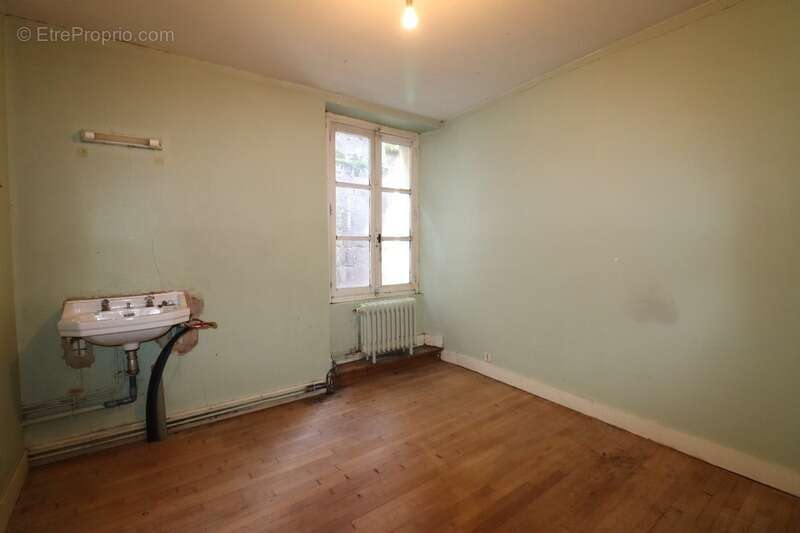 Maison à MAGNAC-LAVAL