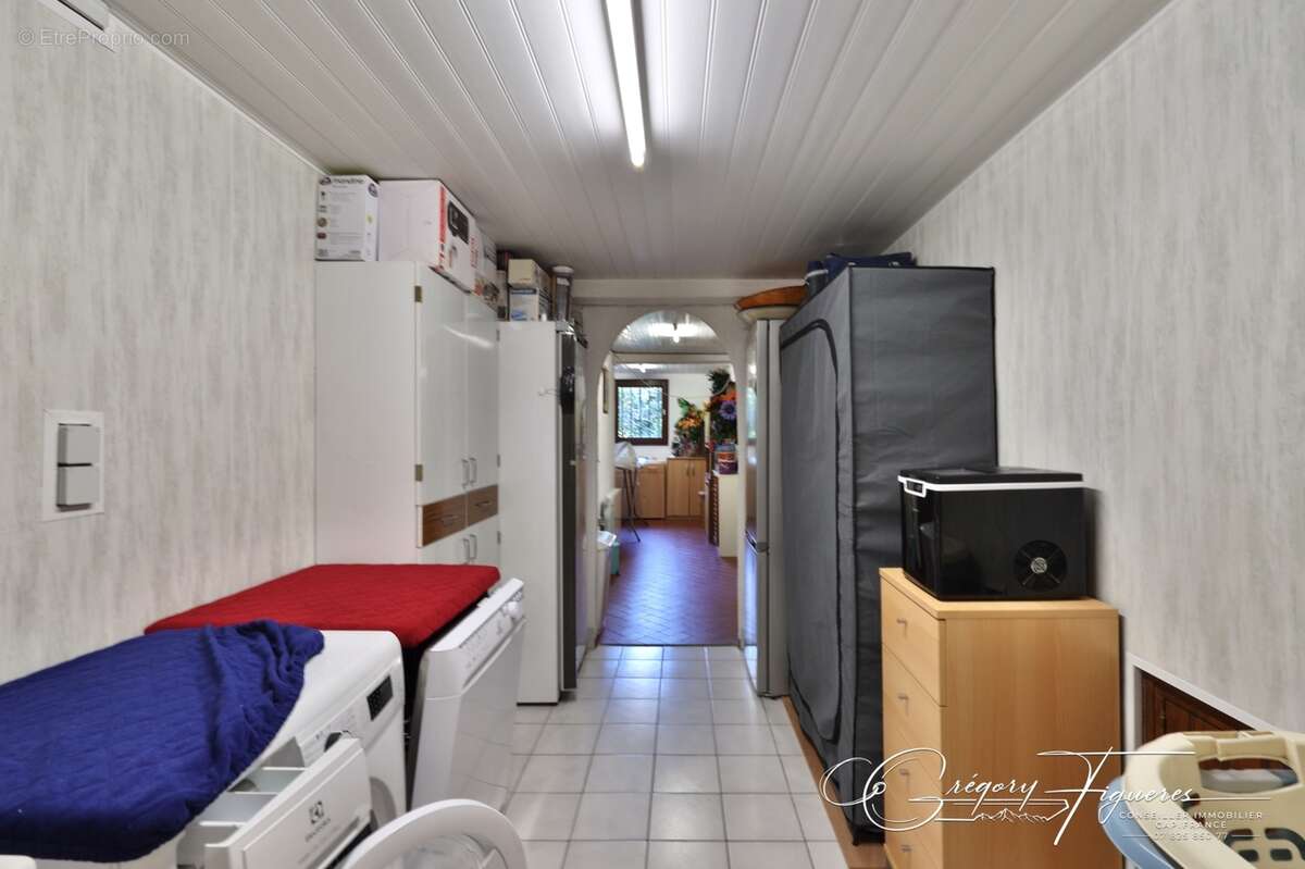 CHAPONOST – Élégante maison familiale avec possibilité de deux logements indépendants – Terrain de 802 m² - photo 14