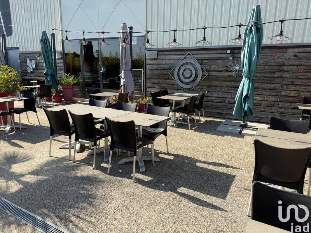 Photo 1 - Commerce à PIOLENC