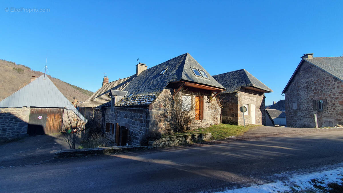 Maison à ALBEPIERRE-BREDONS