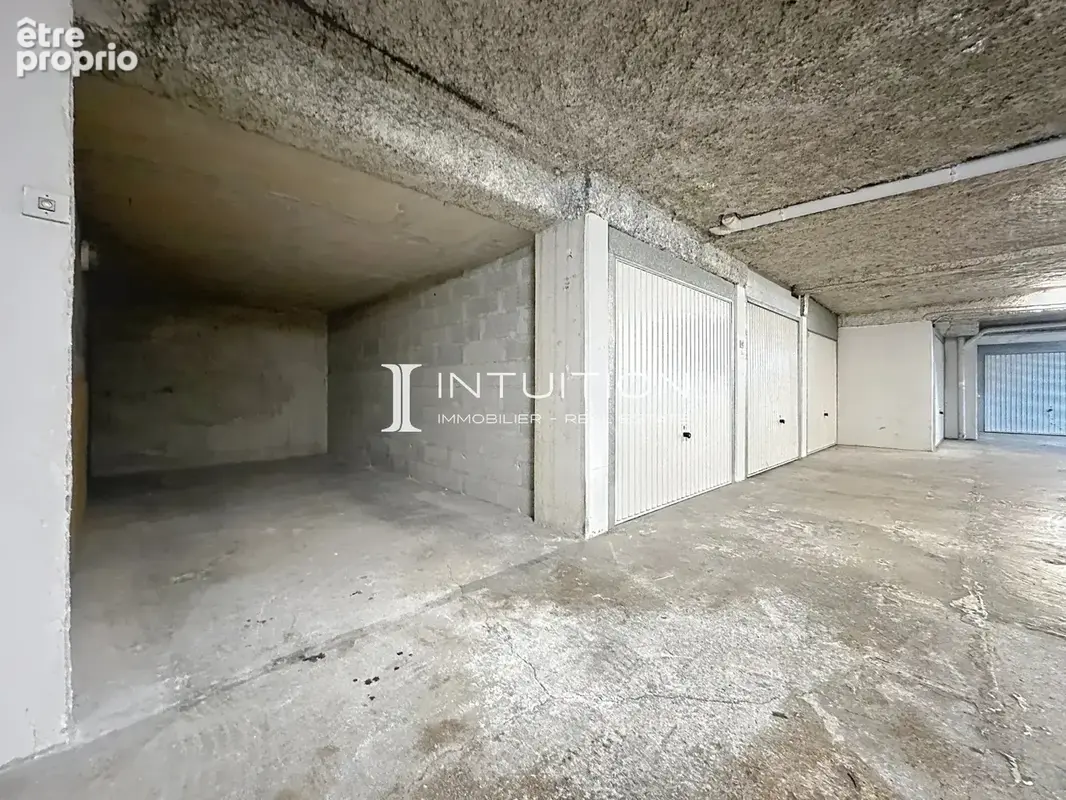 Cannes – Quartier des Anglais : élégant 3 pièces entièrement rénové avec terrasse de 17 m², garage et cave - photo 14
