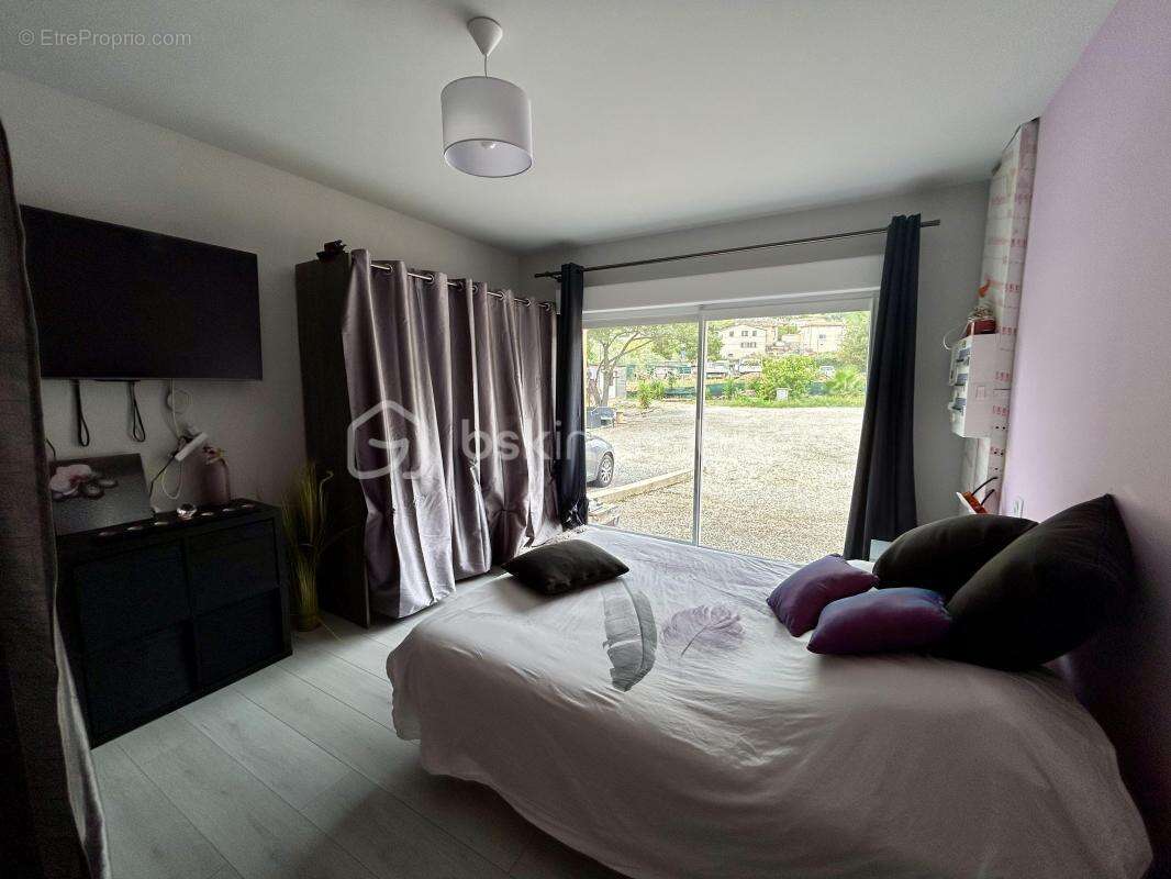 Maison à SOLLIES-PONT