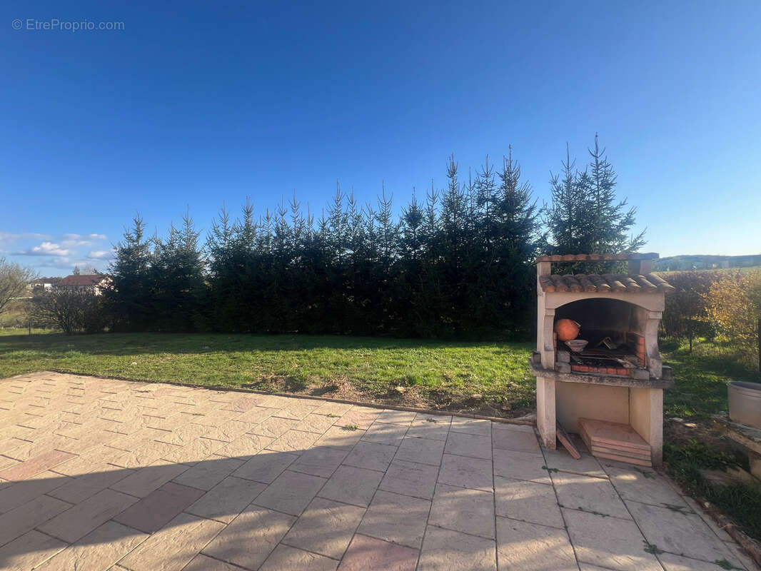 Maison à AMBLANS-ET-VELOTTE