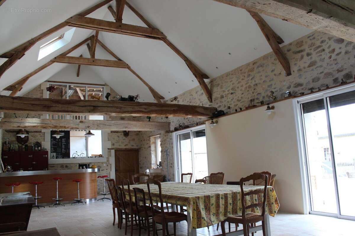   - Maison à SEICHES-SUR-LE-LOIR